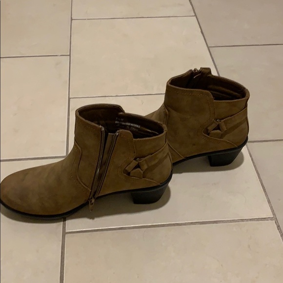 Boots - Picture 3 of 5